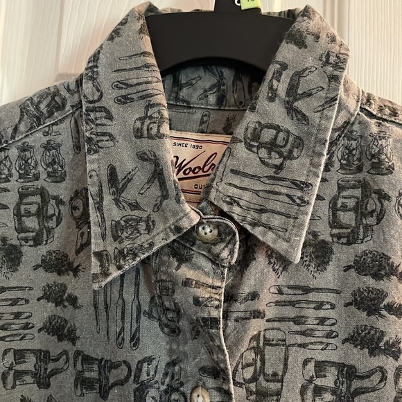 Woolrich-size M-rugged outerwear short sleeve button down. Thick durable cotton - Picture 3 of 10